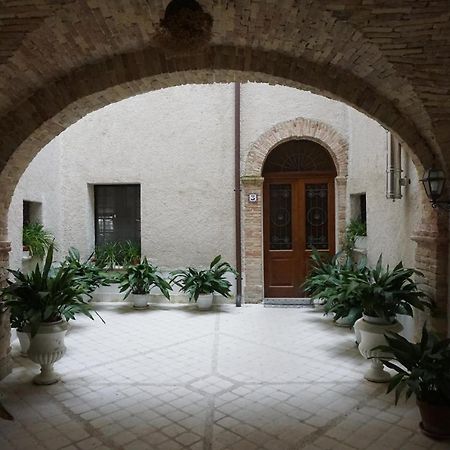 Palazzo De Fabritiis Bed & Breakfast Rosciano  Екстериор снимка